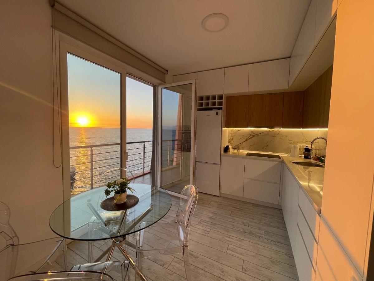 Durres Currila Modern Luxury Stunning Beach Views ภายนอก รูปภาพ