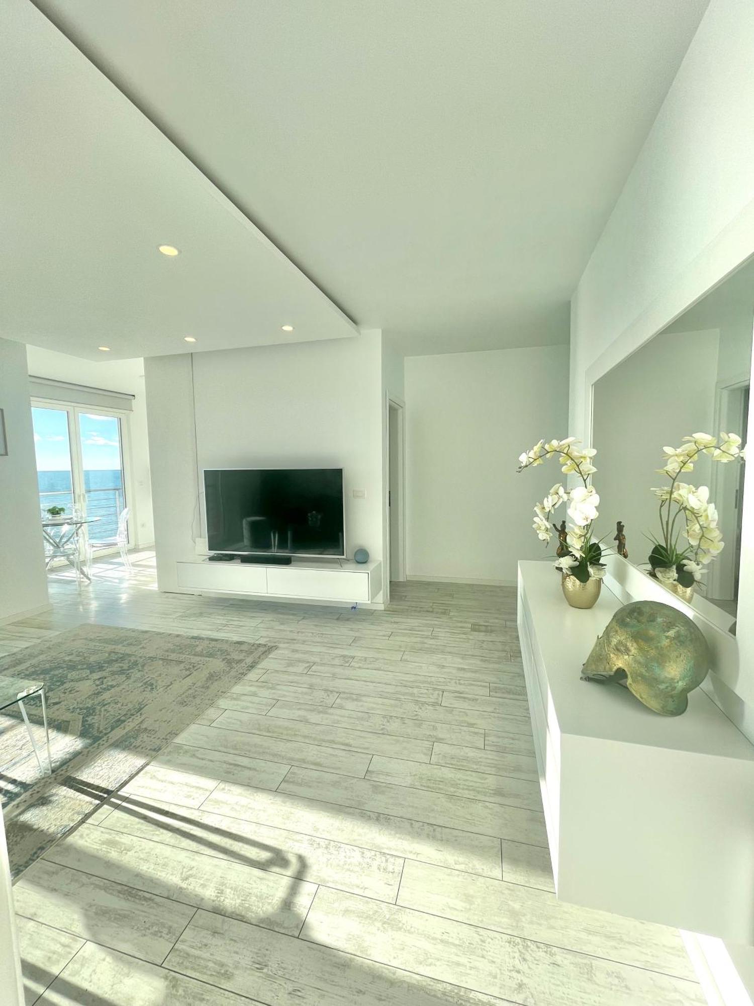 Durres Currila Modern Luxury Stunning Beach Views ภายนอก รูปภาพ