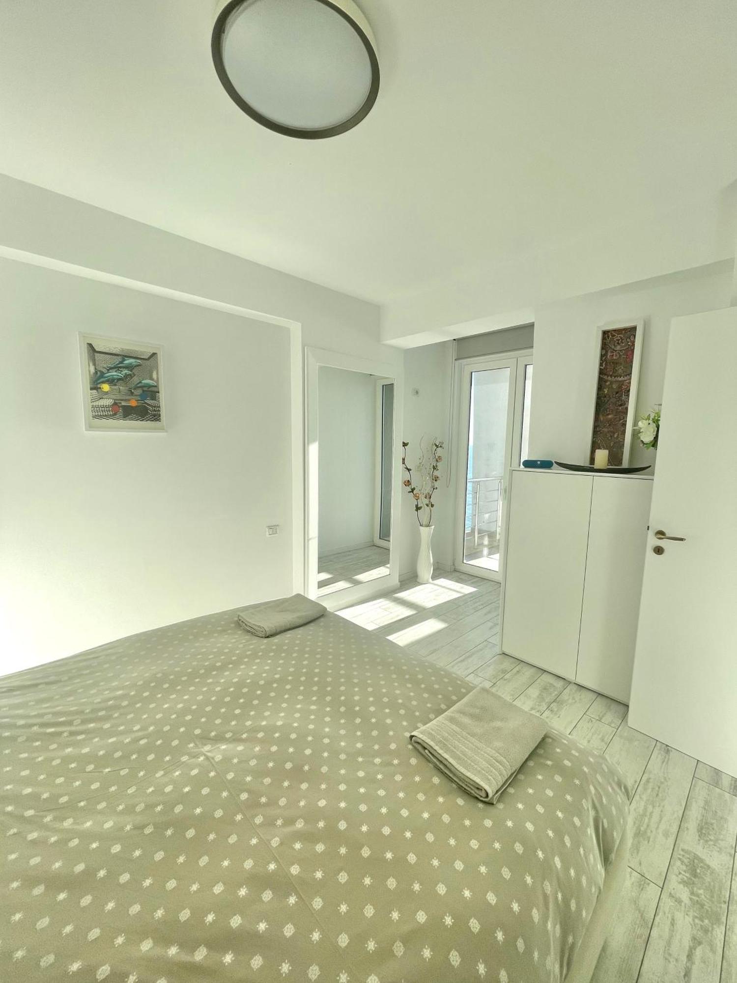 Durres Currila Modern Luxury Stunning Beach Views ภายนอก รูปภาพ